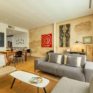 https://nido-de-arte-en-triana.es-andalucia.com